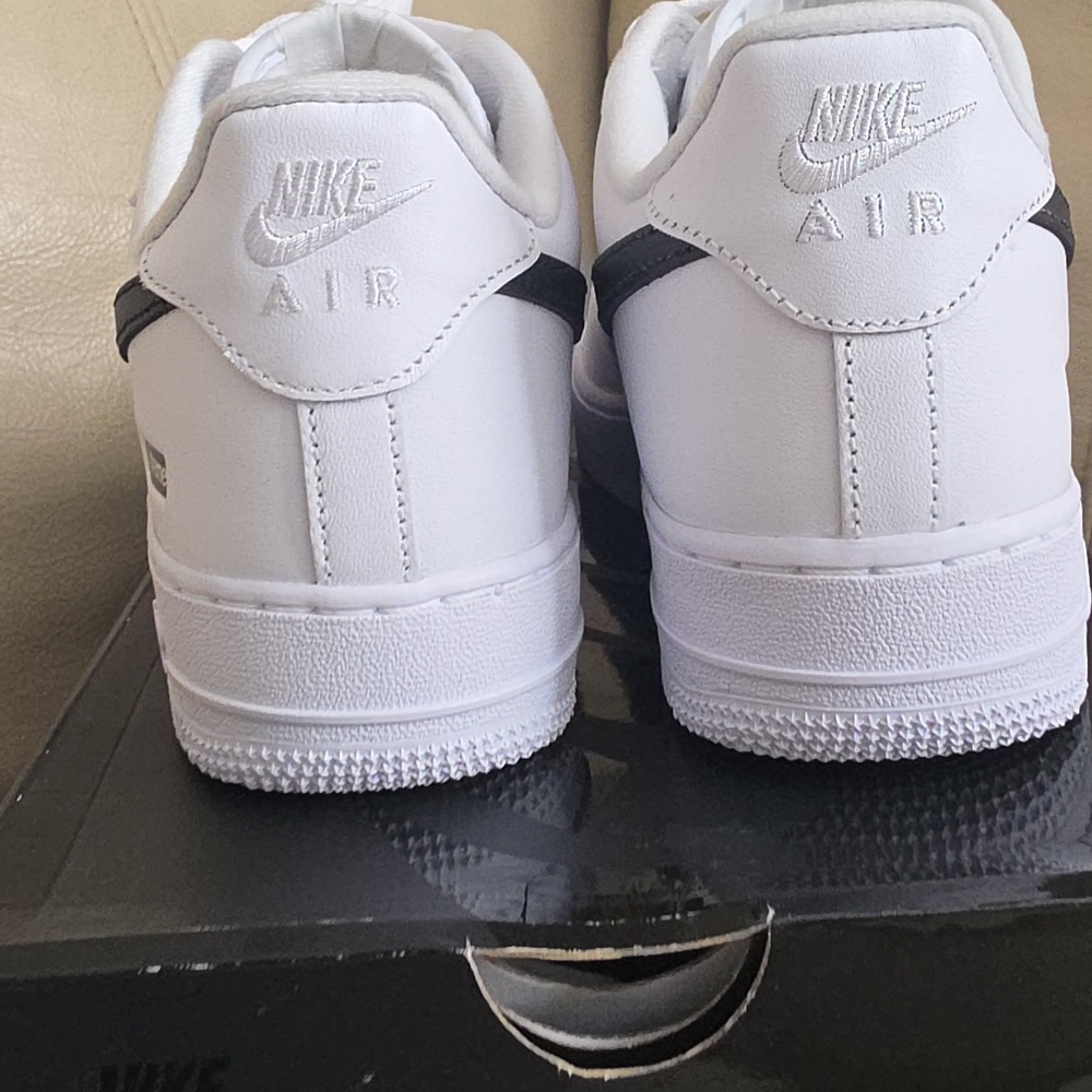 Supreme x Nike Air Force 1 Low "White Black" - Picture 11 of 14